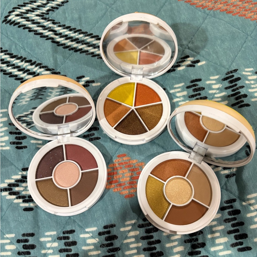 Donut eyeshadow compacts